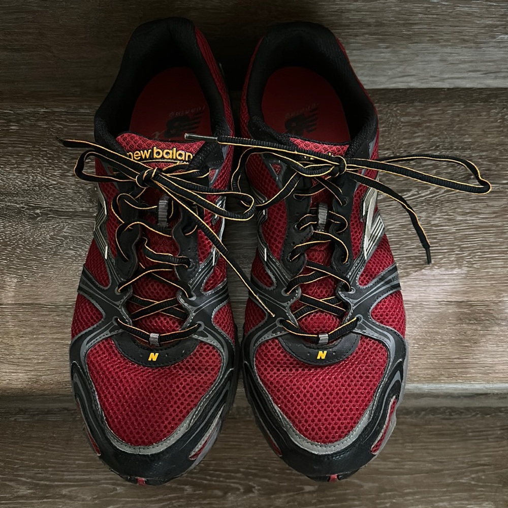 Men’s New Balance 880 Trail running shoes - dark red w/gray, black, gold trim